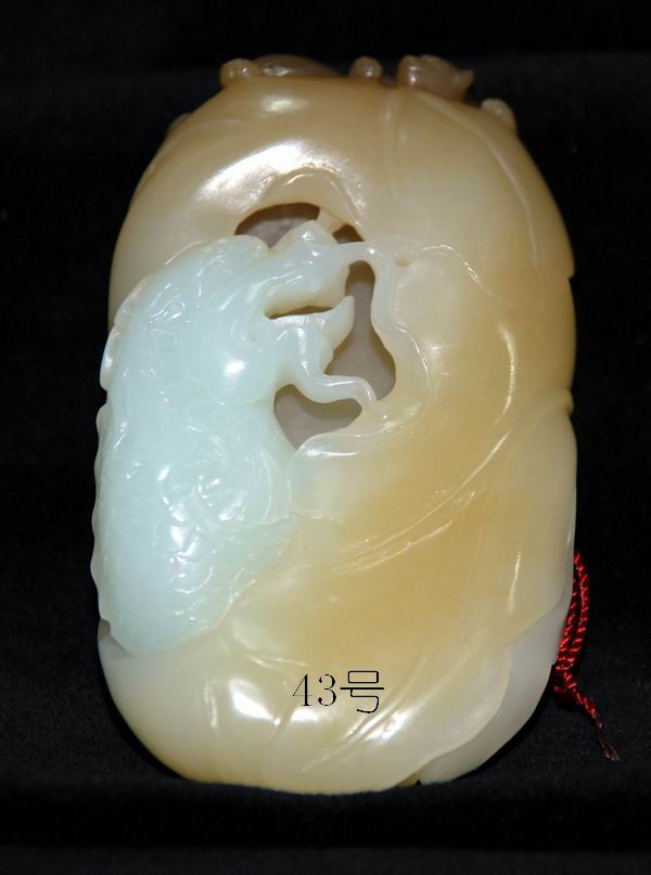 俏色羊脂玉把件“望子成龍”