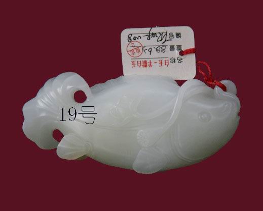 有糖羊脂玉把件“蓮年有魚(yú)”