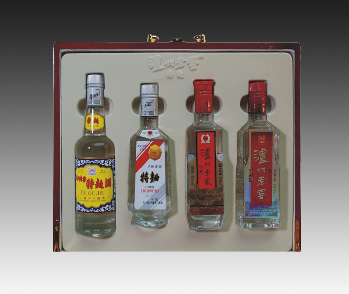 拍品編號：017 拍品名稱：瀘州老窖禮盒