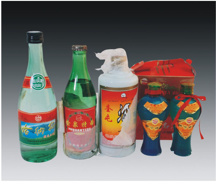 拍品編號： 024 拍品名稱：伊寧特曲、奎屯河窖酒、哈納斯優(yōu)質(zhì)大曲、榆泉特曲