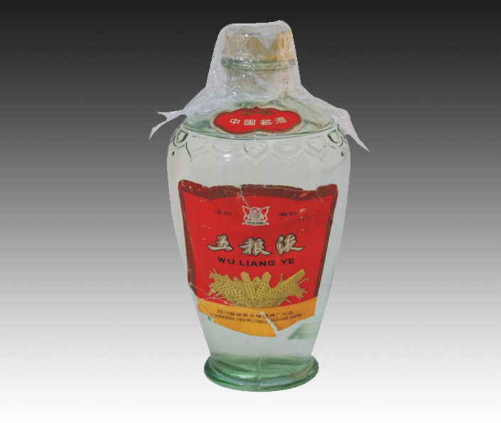 拍品編號：050 拍品名稱：交杯牌五糧液